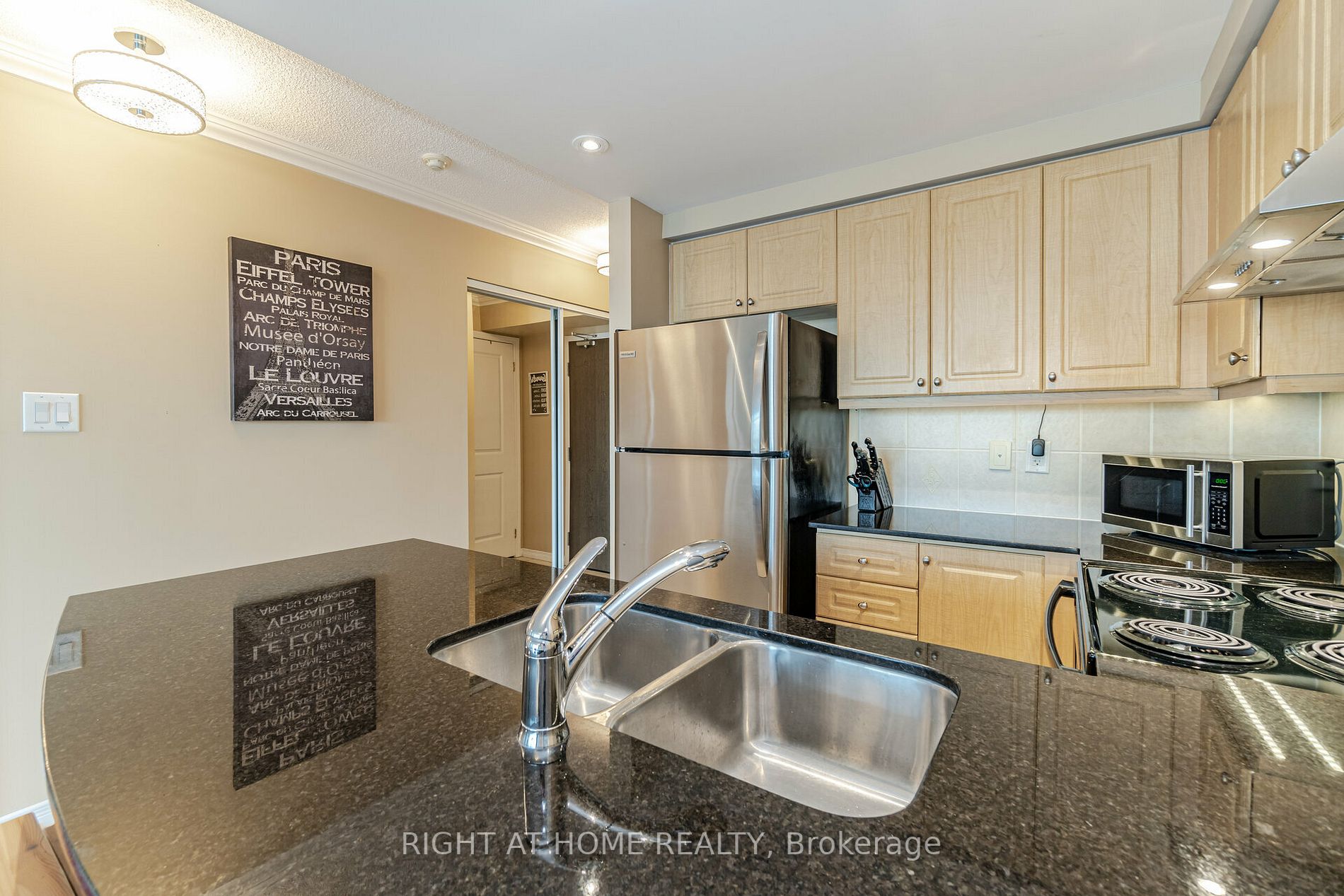 9 N George St 1303