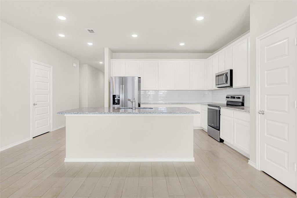 949 Ravenwood Lane