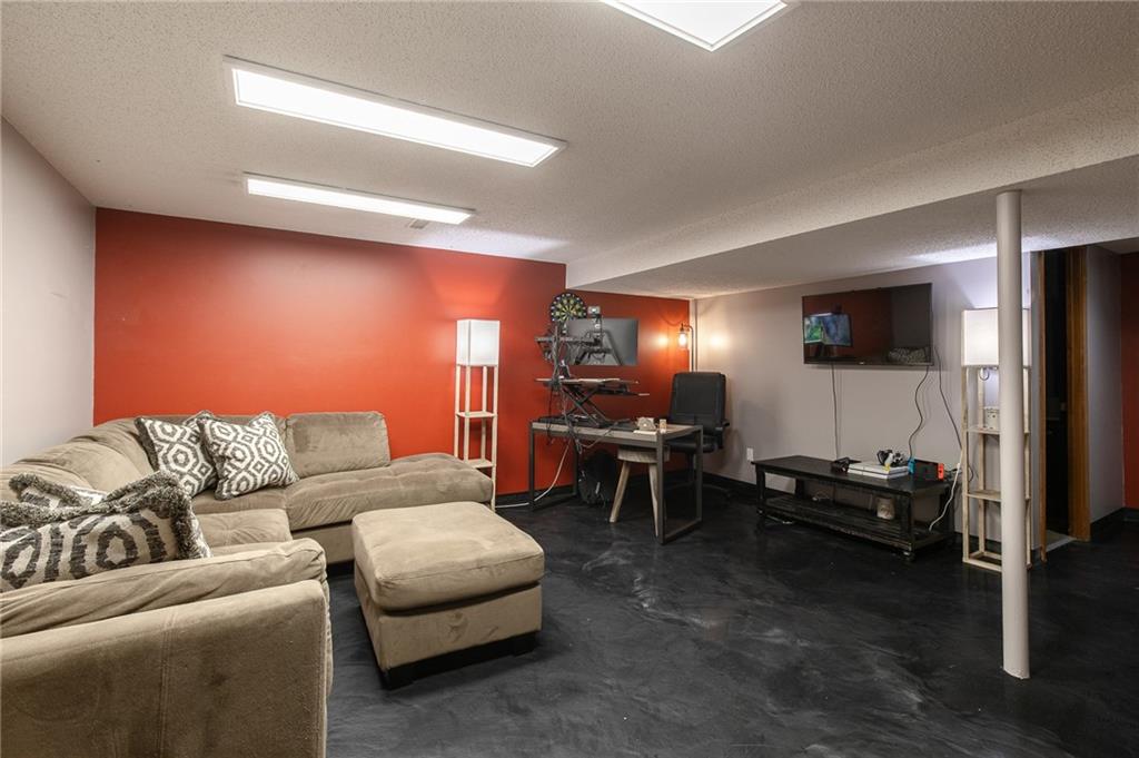 3743 NE Woodland Court