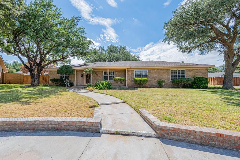 4105 Valley Dr