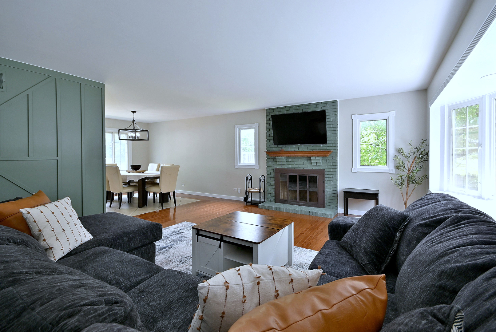 101 E Bryn Mawr Avenue