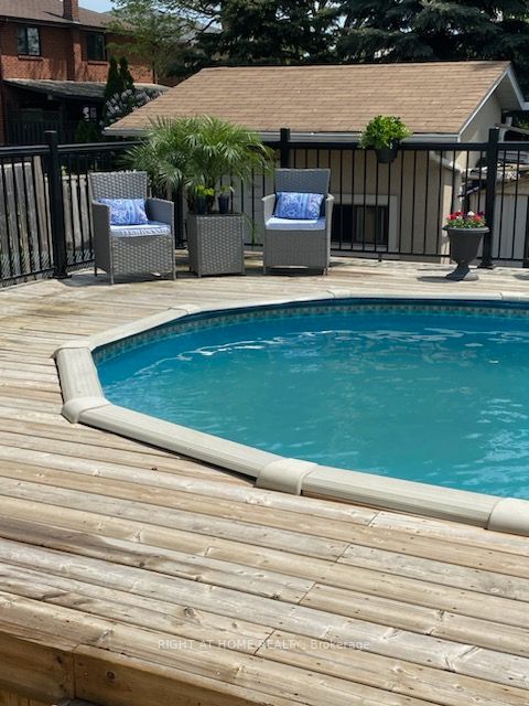 13 Westhampton Dr