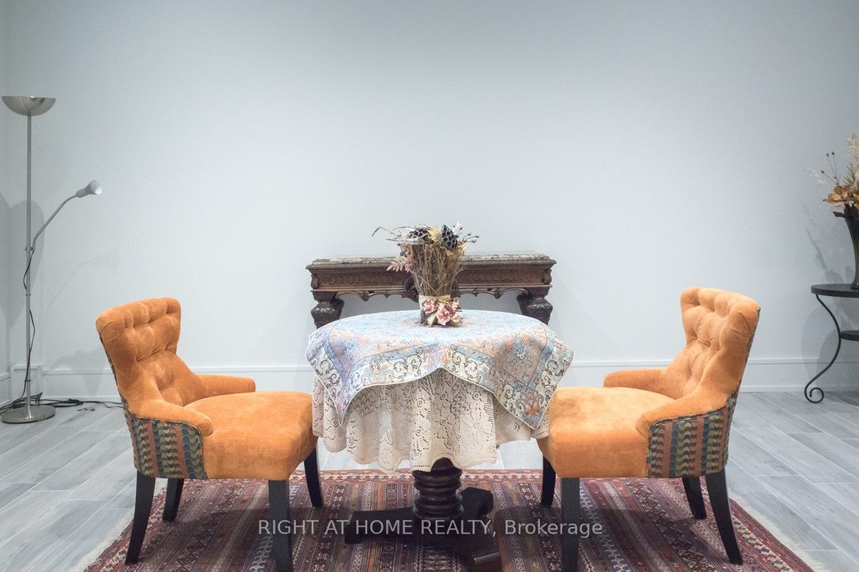 214 Patrica Ave Lower