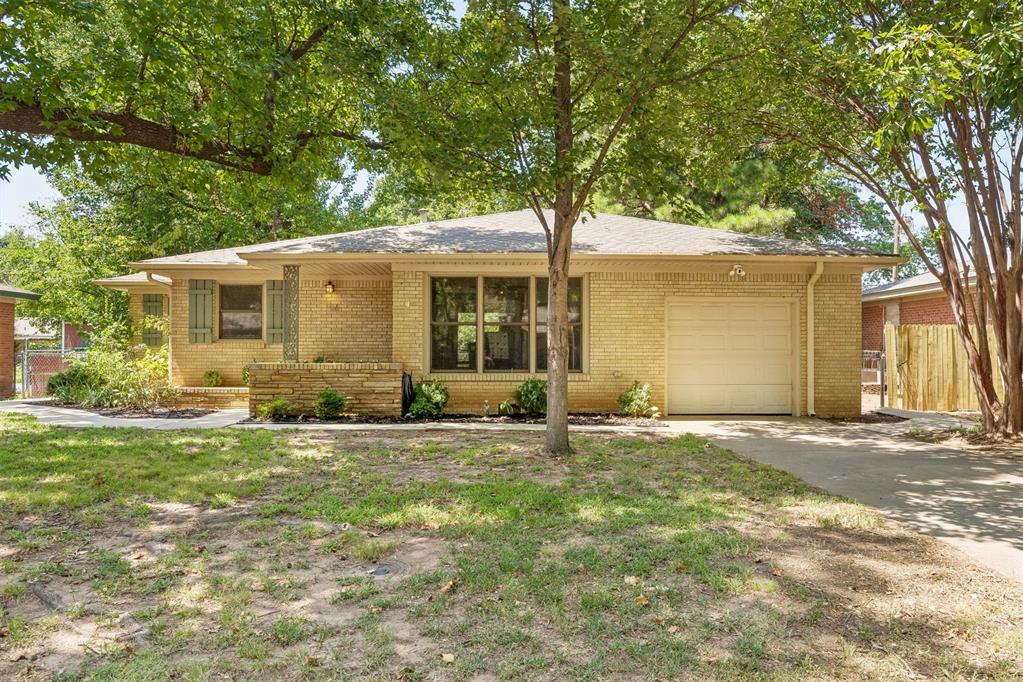 Lovely move in ready 2 bedroom 1 bathroom home in desirable central Norman location. Located just minutes from OU campus and downtown Norman. Updated kitchen and bathroom. The cozy dining space has a gas fireplace. Beautiful hardwood floors and wood Pella windows throughout. Roof and sewer line replaced in the last 5 years. Schedule your appointment before it's gone!