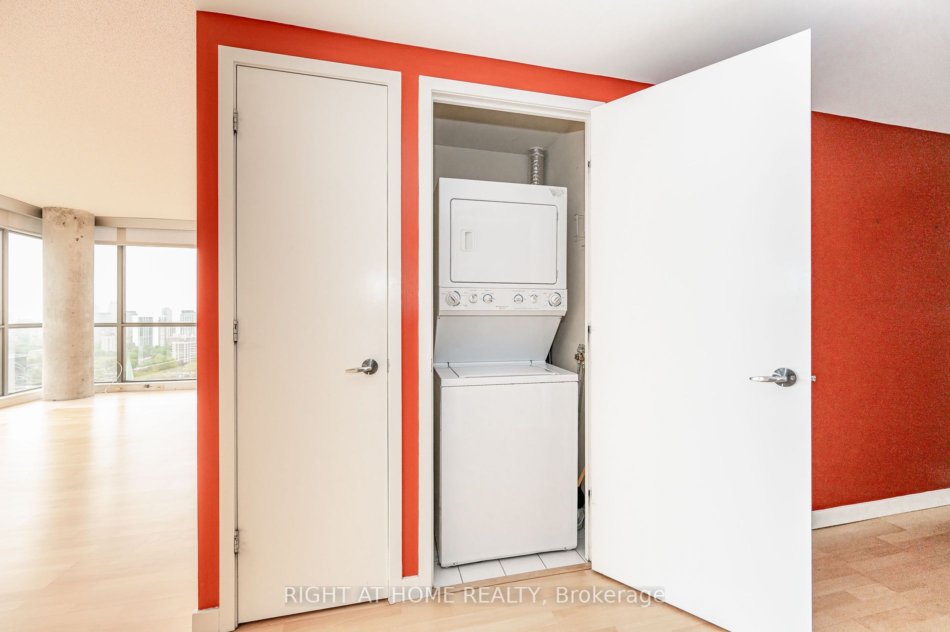 281 Mutual St 1701