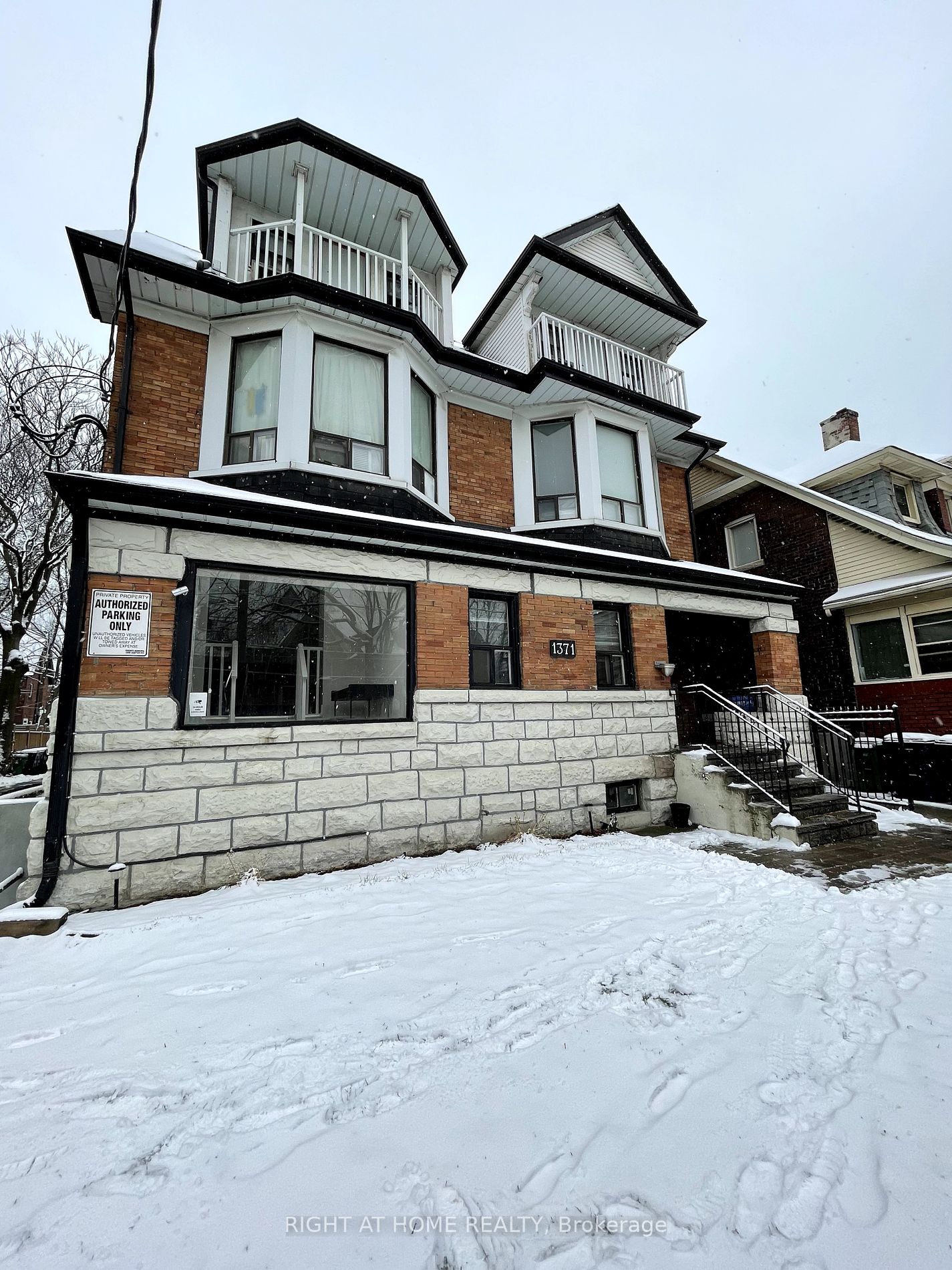 1371 W King St 107