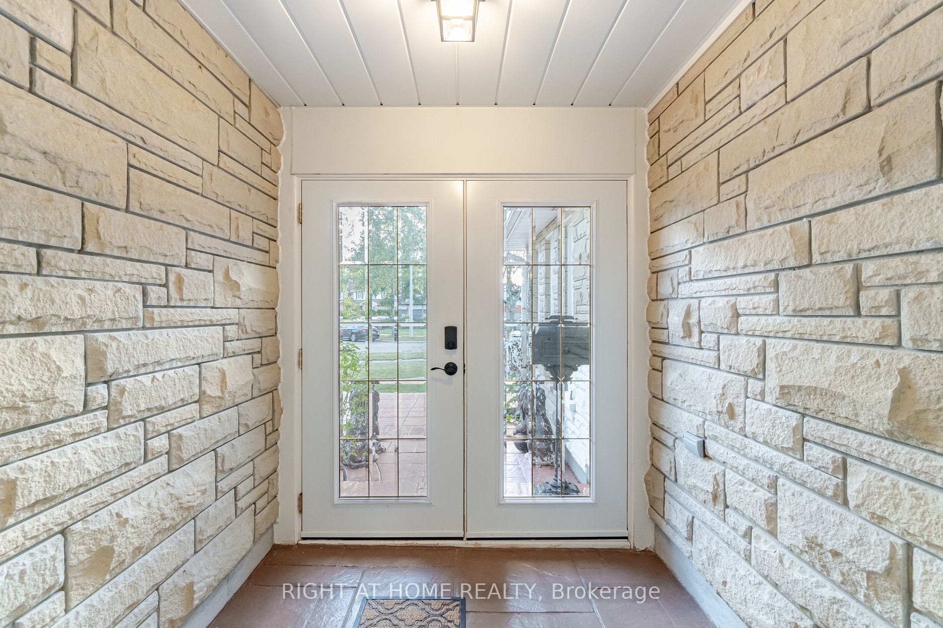 888 Kowal Dr