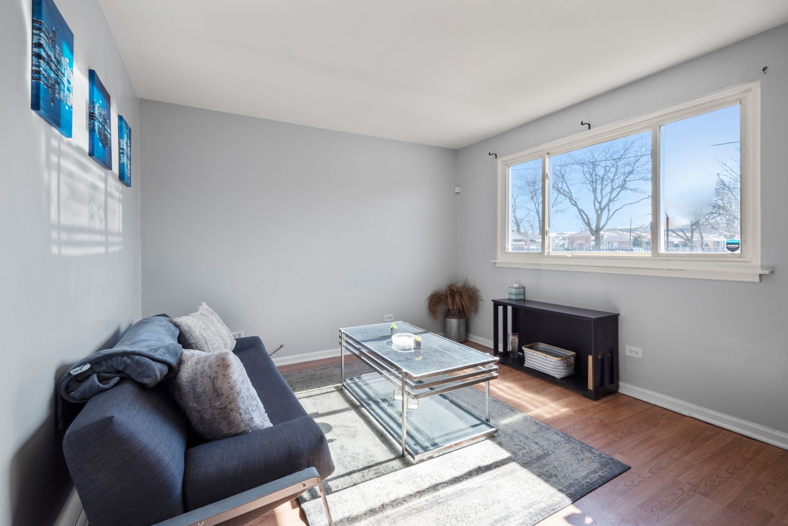 2102 W 73rd Street