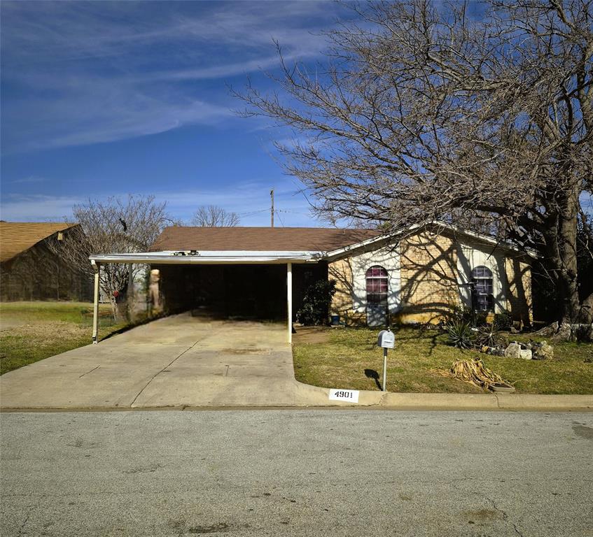 A practical start in Fort Worth, this 4-bedroom, 2-bath property includes a 2-carport setup and a straightforward floor plan ready for your touch. Residents benefit from proximity to Lake Arlington, Gateway Park, and major retail corridors. With I-820 and US-287 close by, the location connects easily across the metro. Create the spaces you’ve envisioned—schedule your showing today!