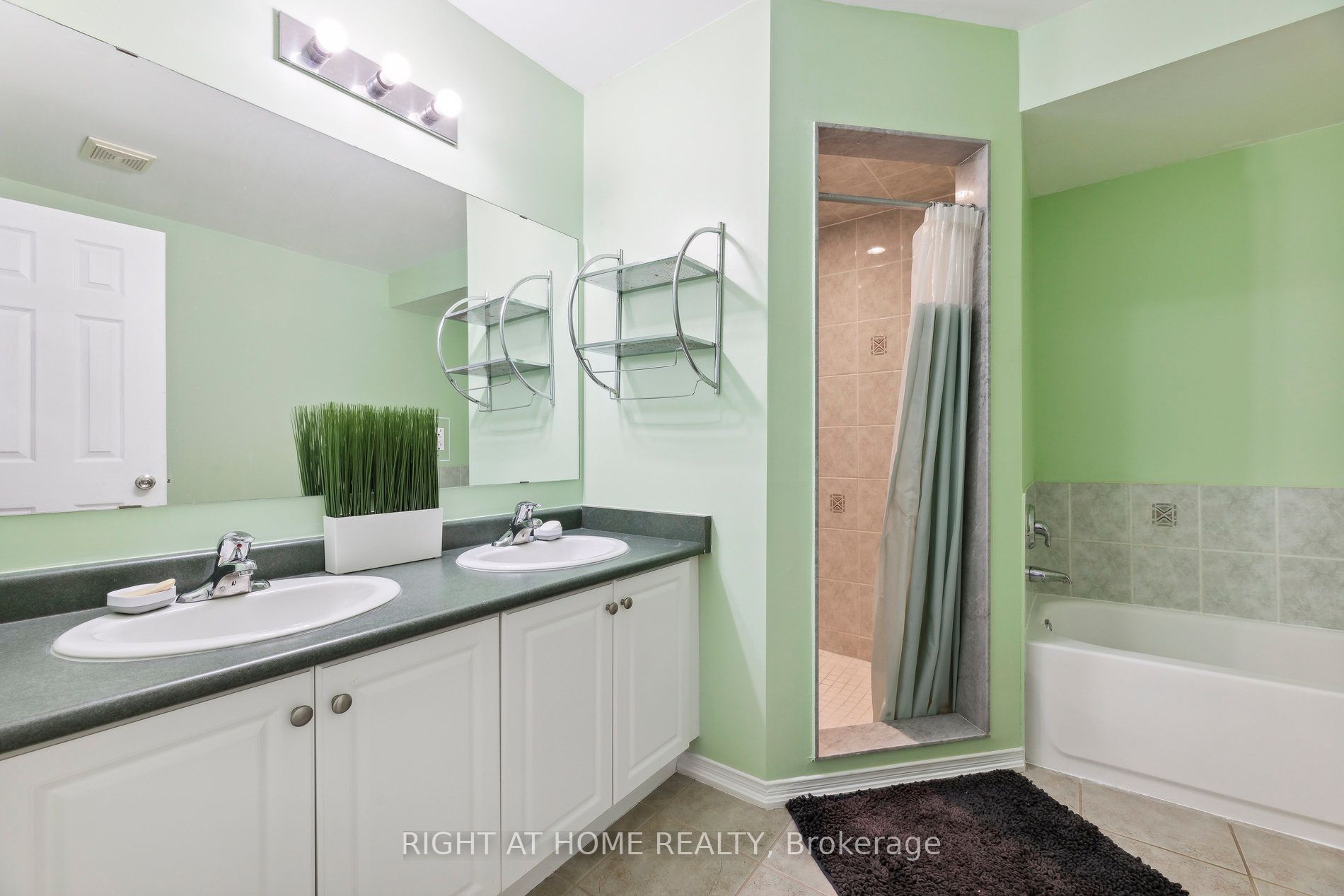 20 Oceanpearl Cres