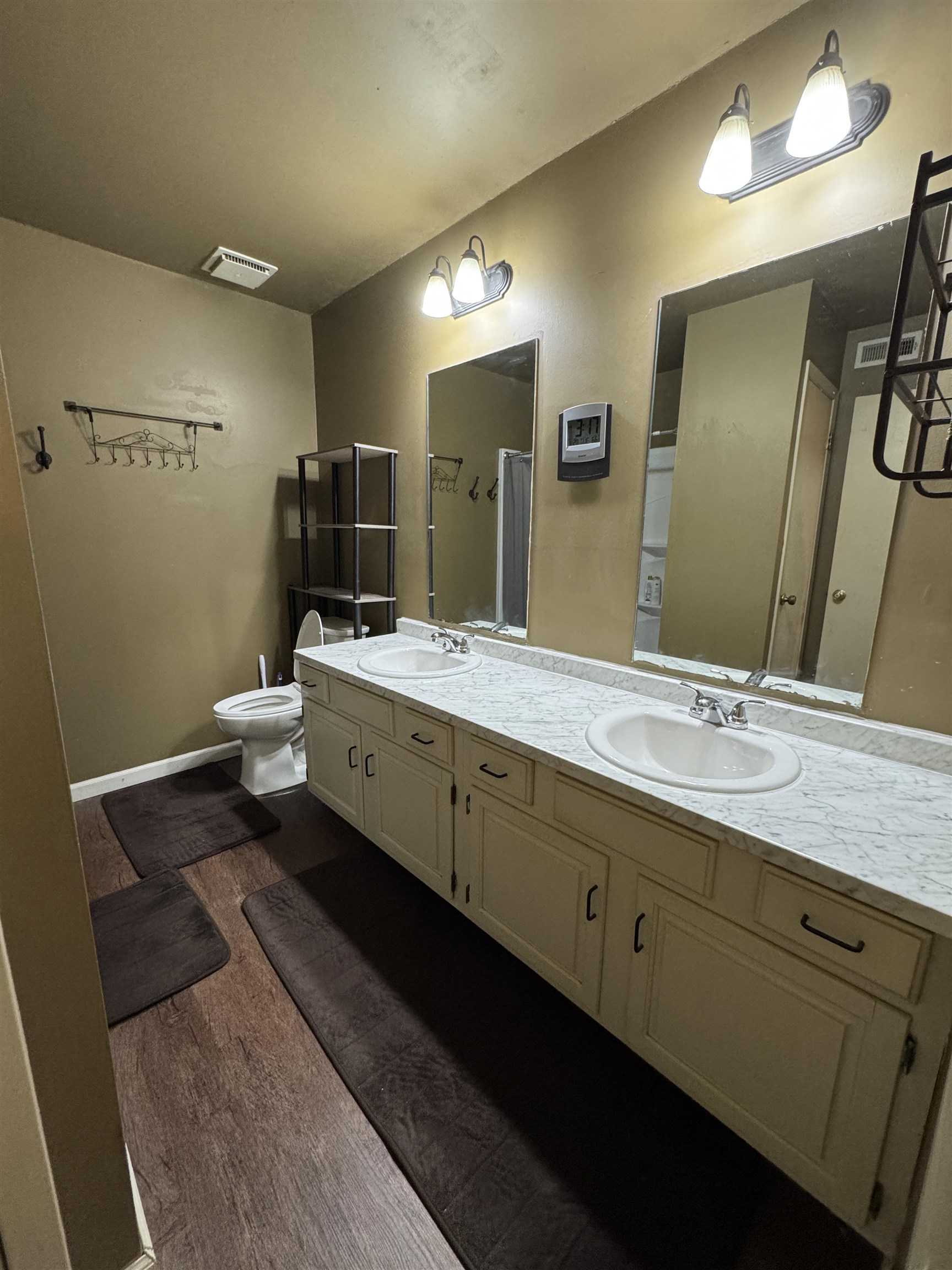 2421 S Yellowstone St