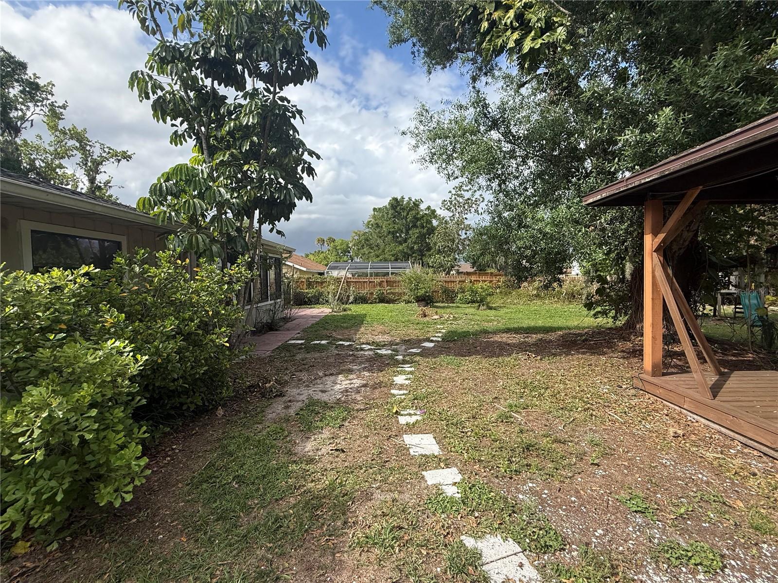 5012 Woodlawn Circle W