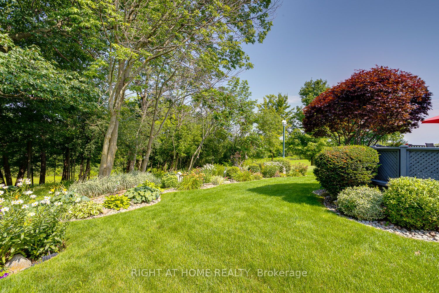 311 Waterbury Cres