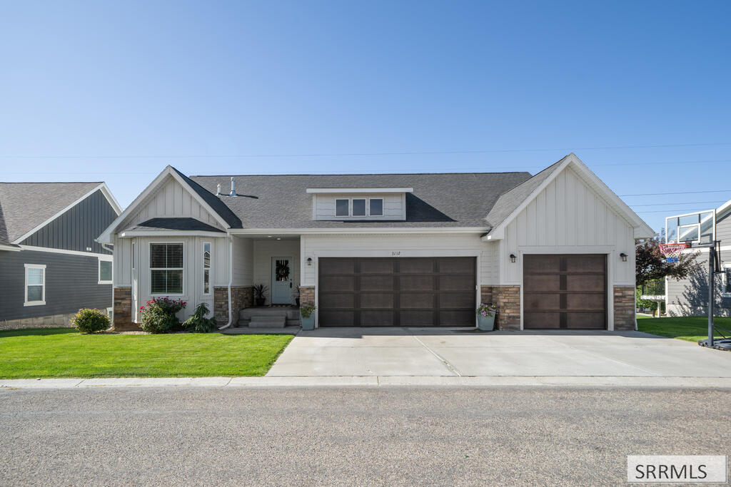 3112 S Chartwell Gardens