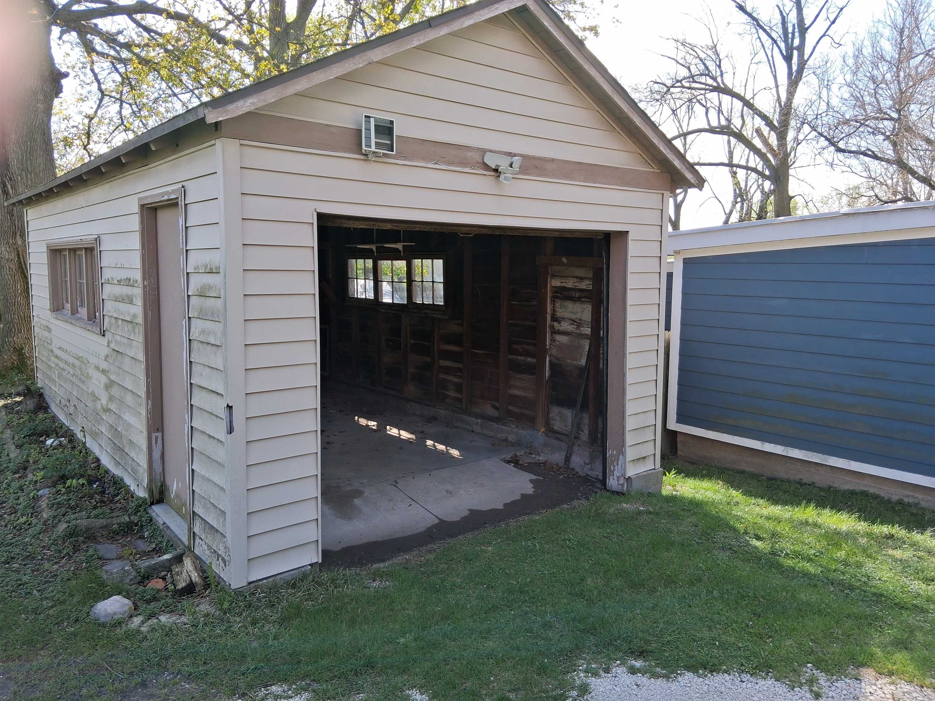 906 Somonauk Street