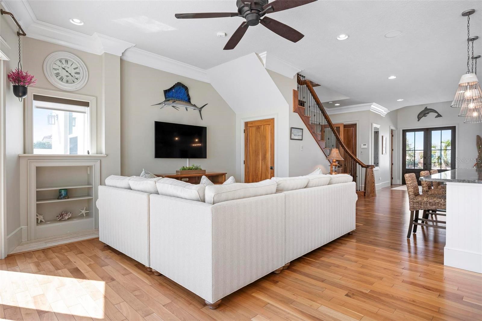 606 Crestwood Lane