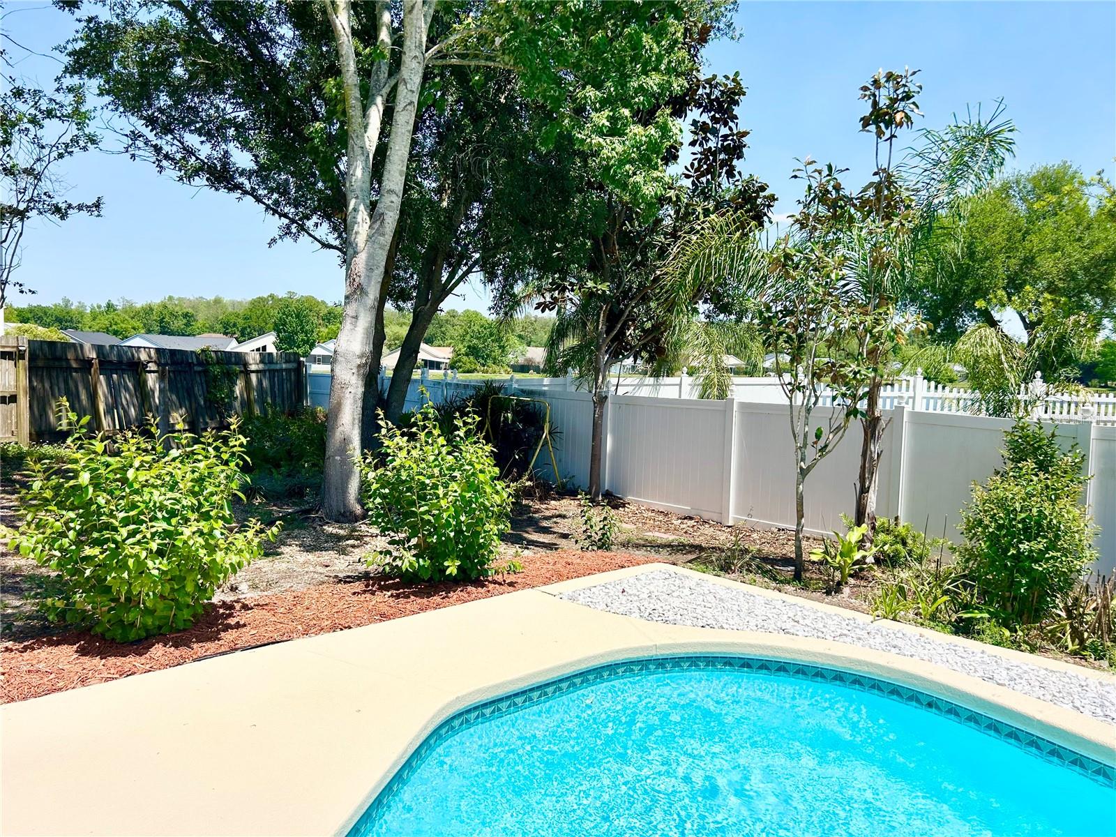 154 Woodbury Pines Circle