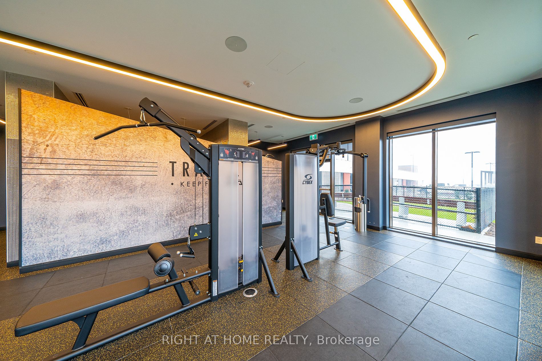 2550 N Simcoe St 2015