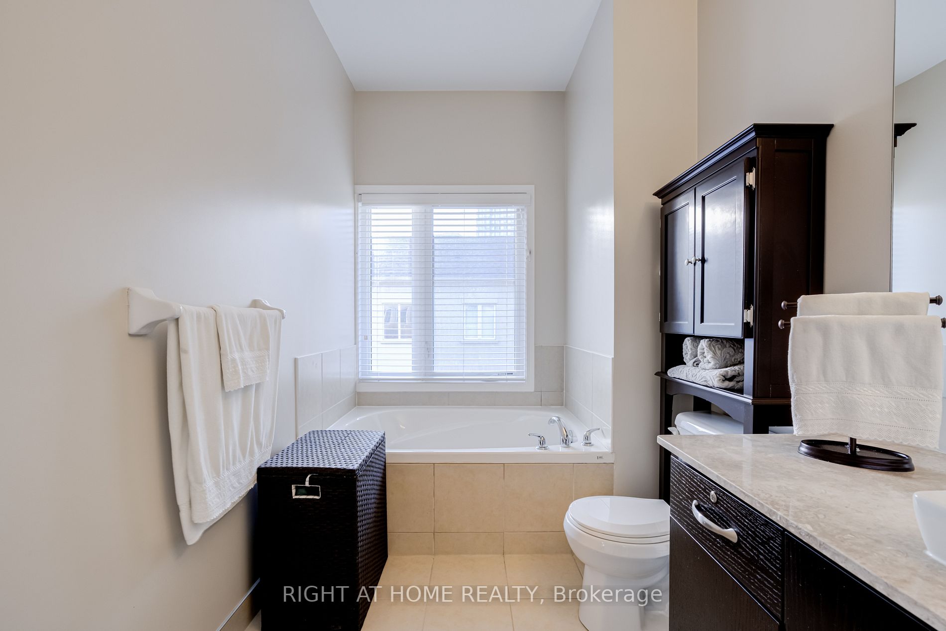29 Coneflower Cres 50