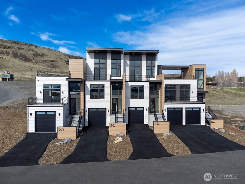 30 Chinook Drive