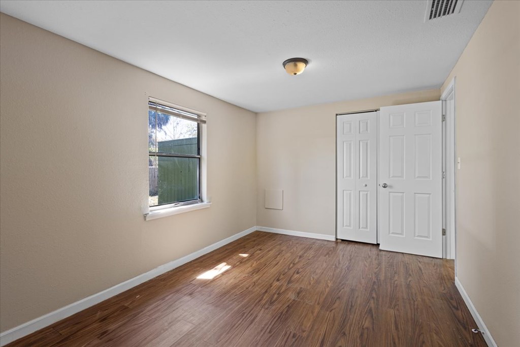 102 NE 138th St