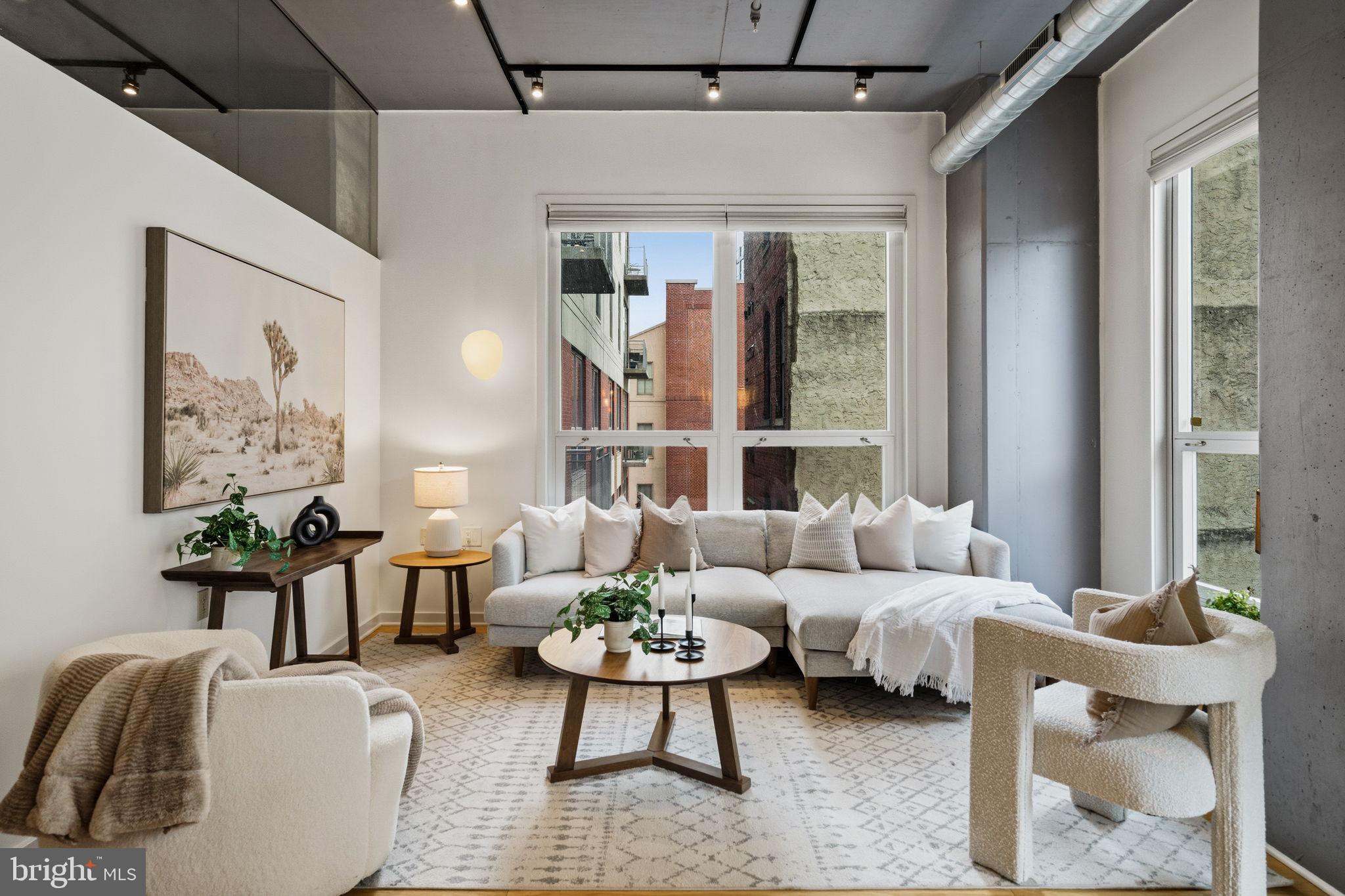 113 N Bread Street 3A3