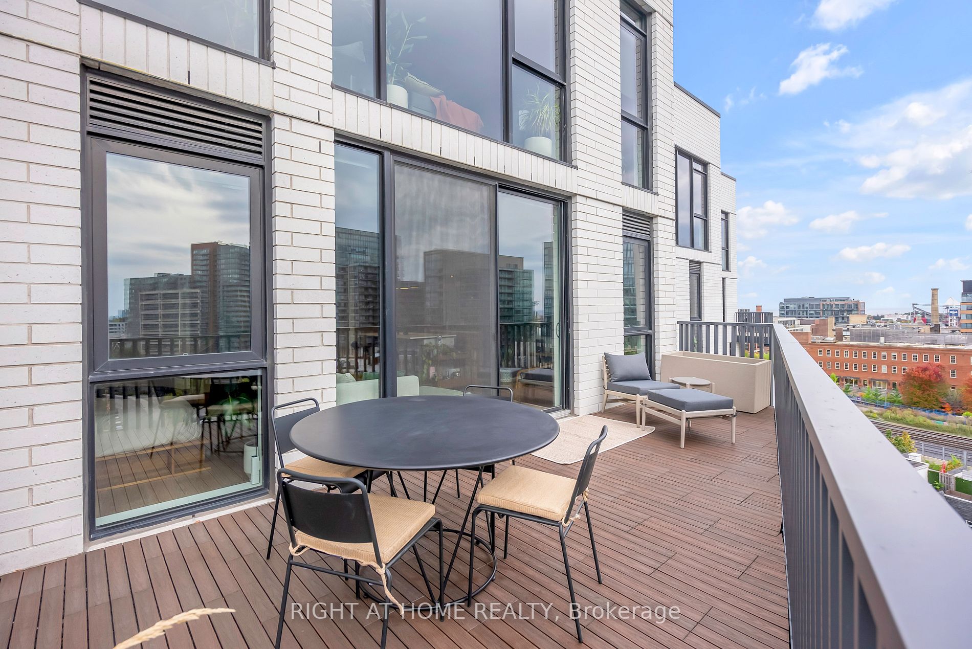 41 Dovercourt Rd 906