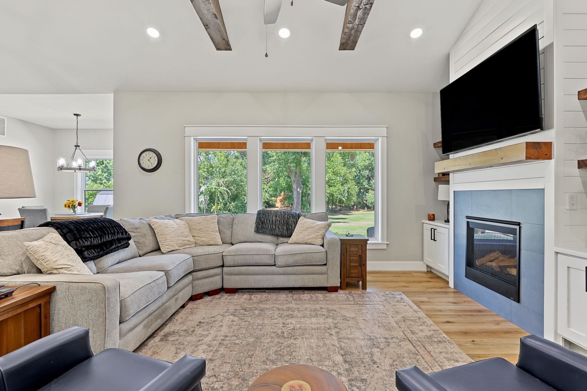 2116 Eastridge