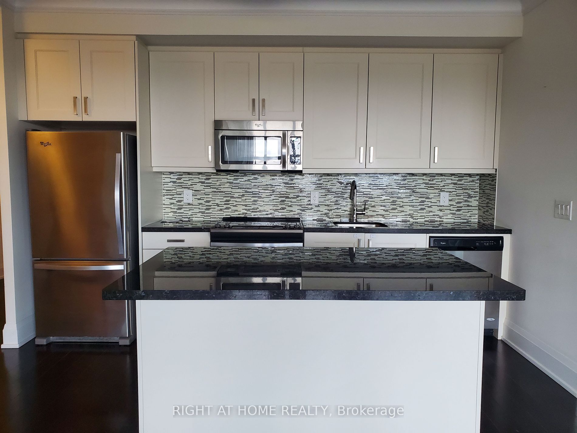 1 Old Mill Dr 825