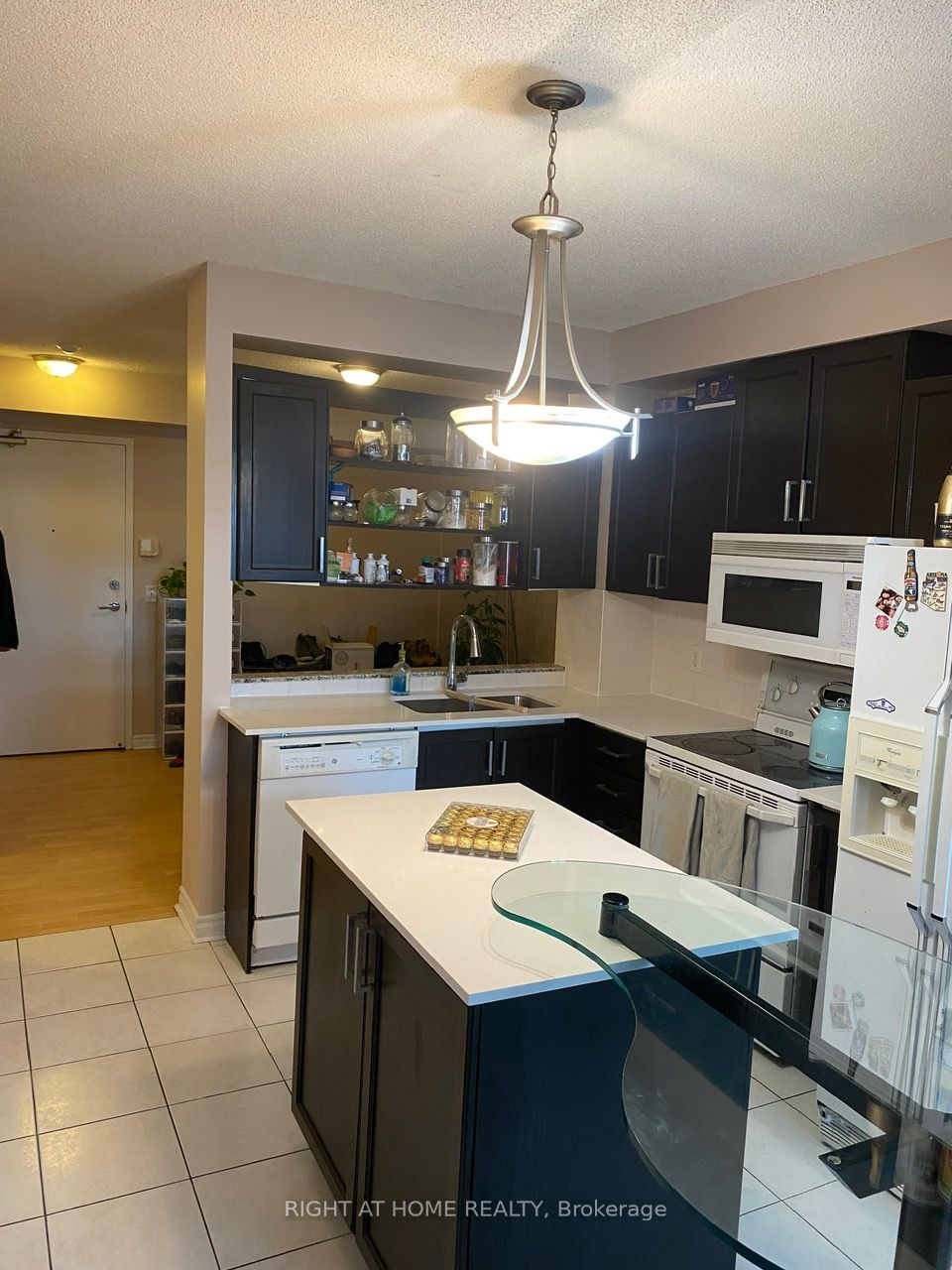 200 E Burnhamthorpe Rd 1504