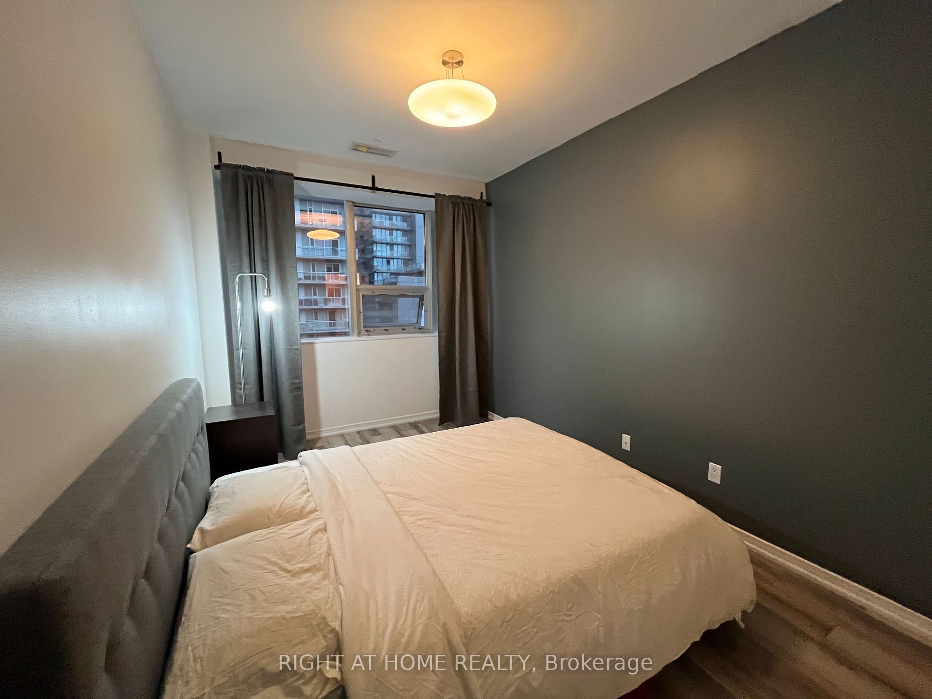 393 King St 1106