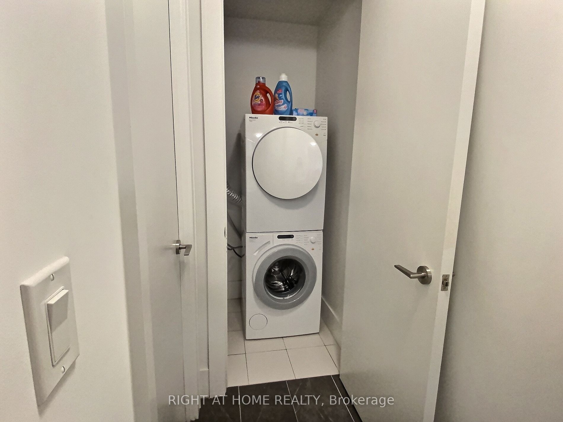 39 E Queens Quay 641