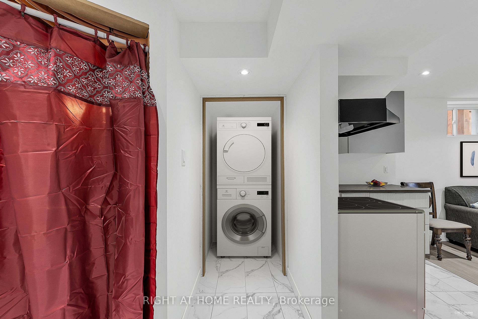 130 Mcfarlane Cres