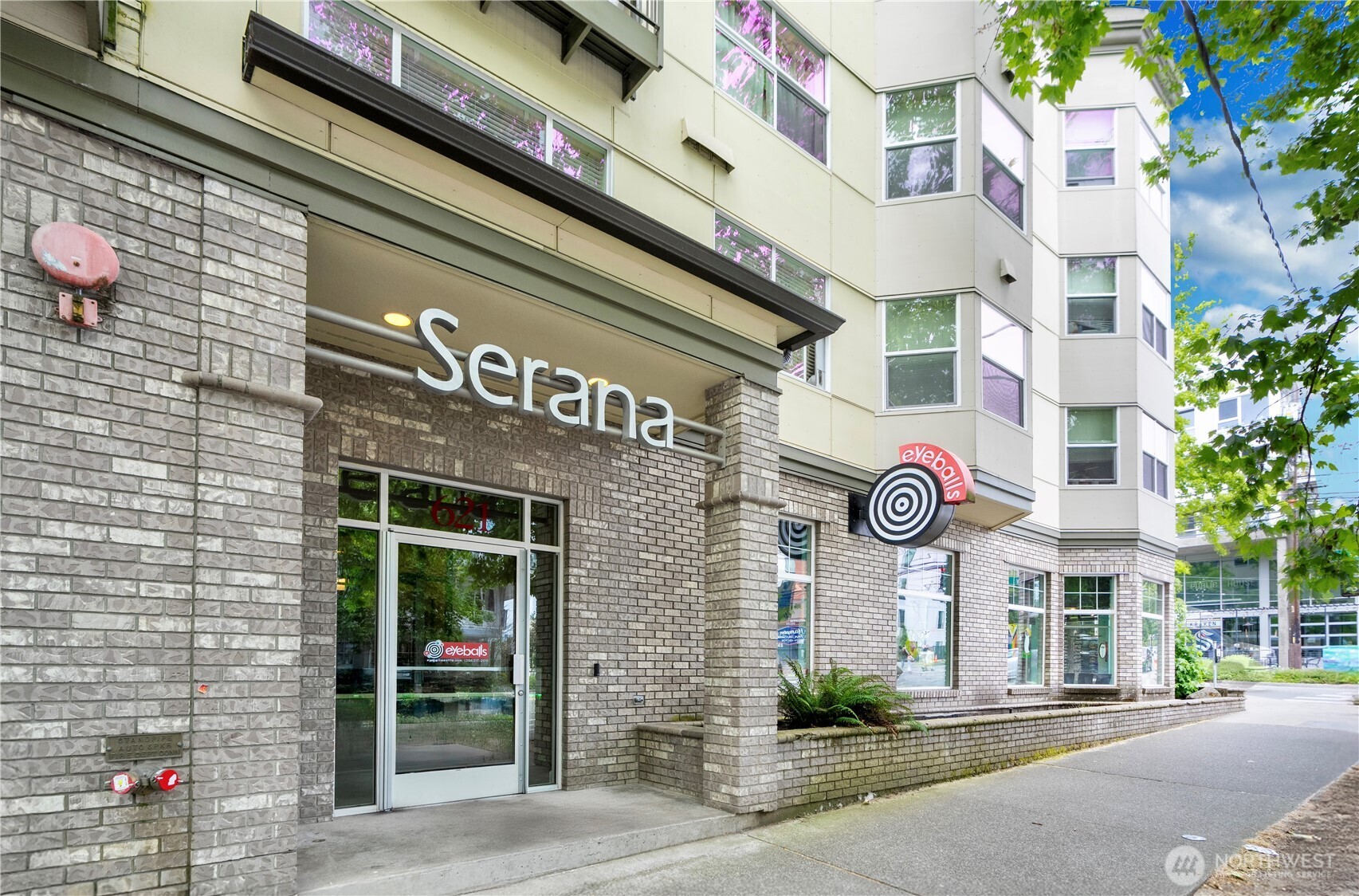 Charming 1 bed, 1 bath condo in the desirable Serana building in Queen Anne. Open layout with stainless appliances, in-unit washer/dryer, and generous storage plus private storage down the hall. New LVP flooring. Versatile spaces make working from home easy. Enjoy one of Seattle’s best rooftop decks with sweeping views of the Space Needle and skyline. Pet-friendly building with secure entry. Quick access to Downtown, Magnolia, Interbay, Discovery Park, and more. Walk to shops, restaurants, cafes, and major bus lines—everything you need is just outside your door. Assigned parking included. Low HOA dues make this a smart choice for city living!
