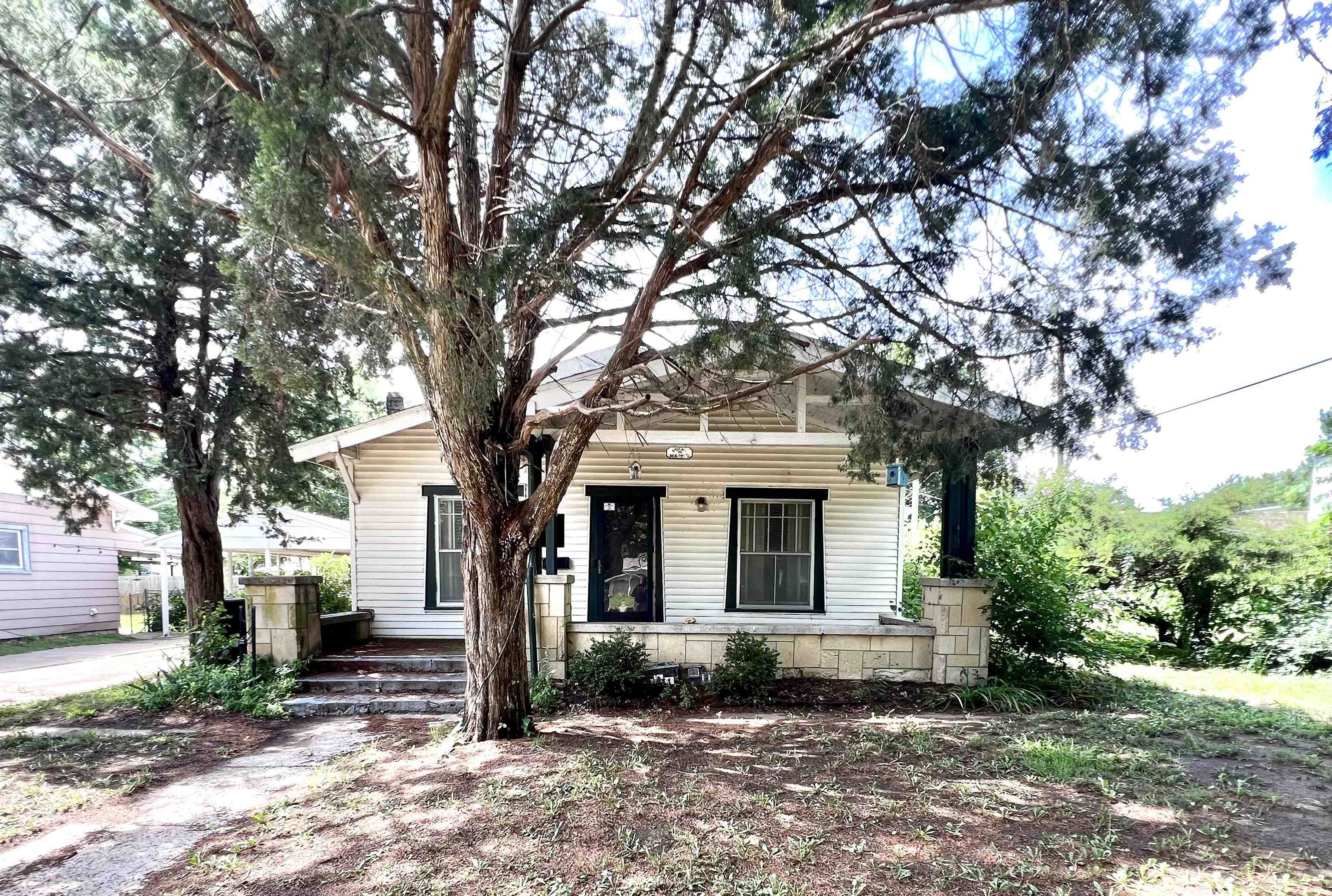 211 W Linden