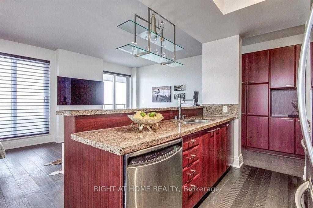 38 Lee Centre Dr Ph307