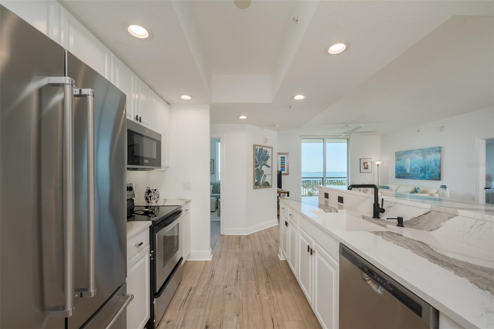800 N Tamiami Trail 815