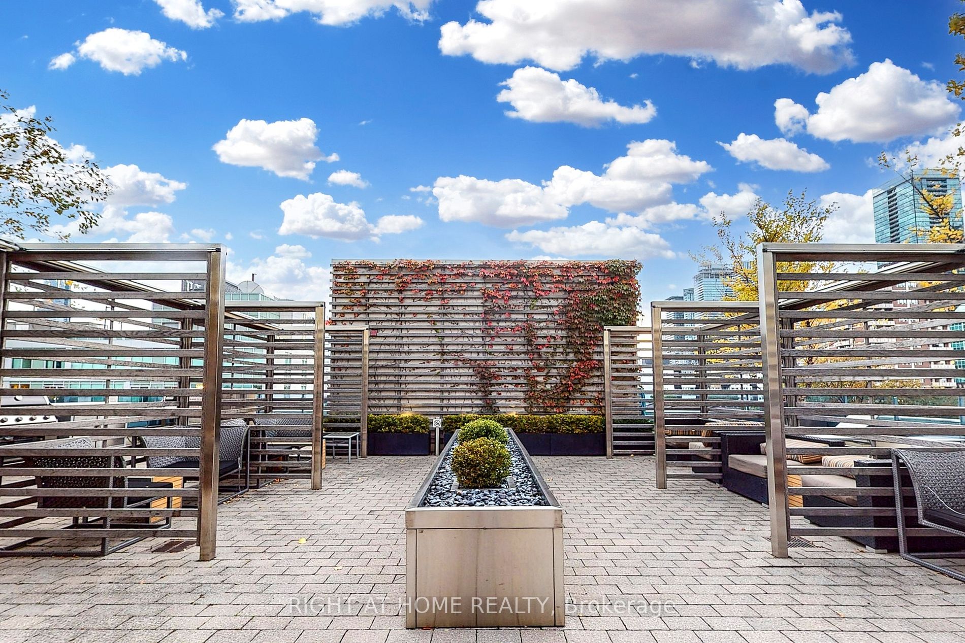 500 Sherbourne St 2402