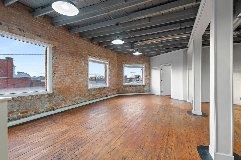 330 W Lamar Street 203