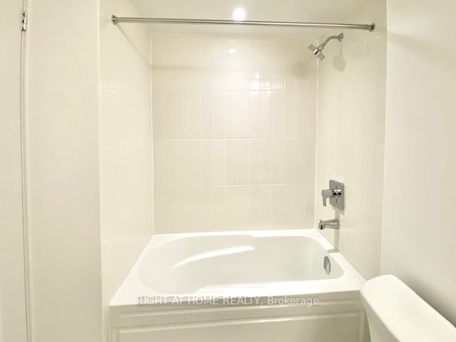 955 Bay St 2702