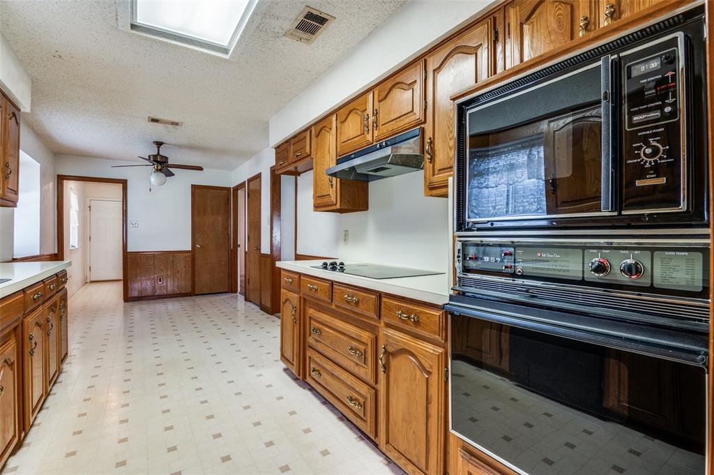 405 Shadowwood Trail