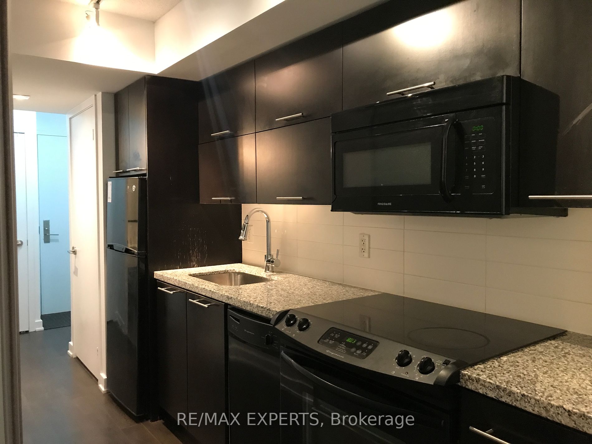 126 Simcoe St 302