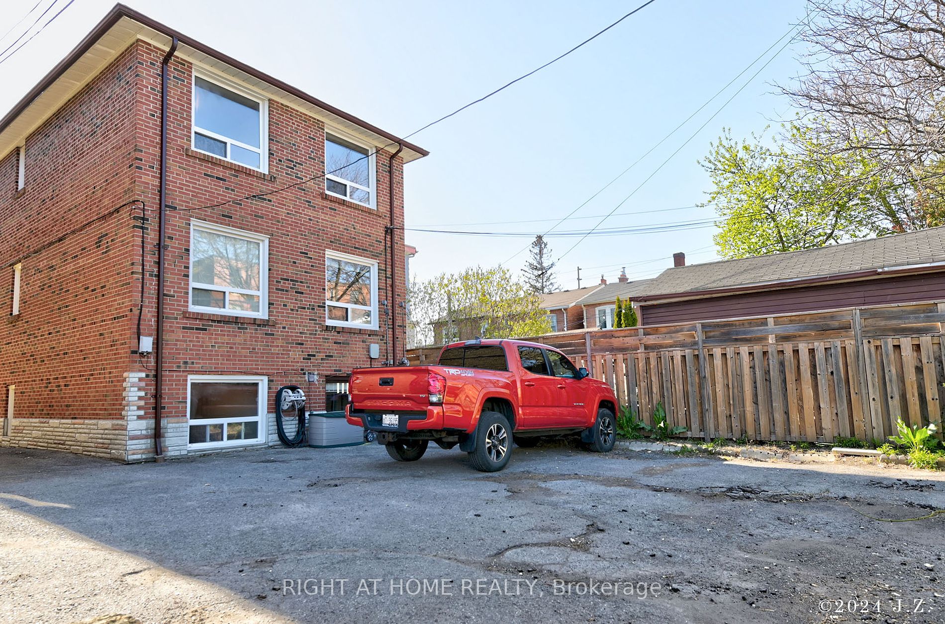 41 Frankdale Ave L/Level