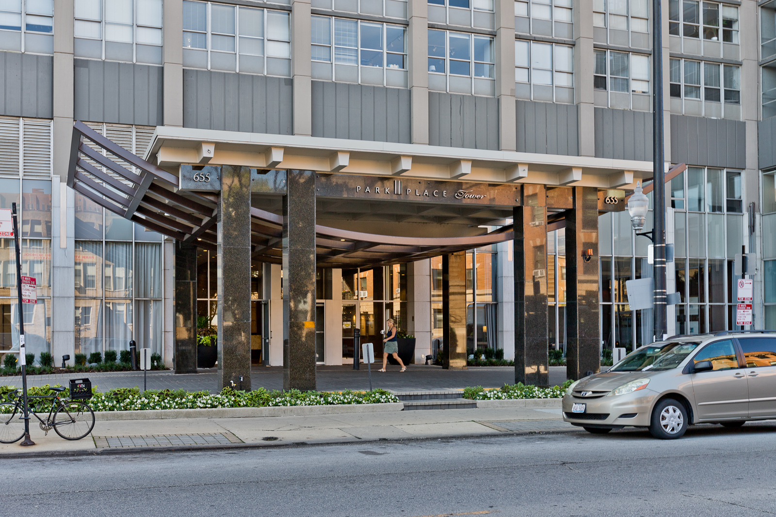 Park Place Tower 655 W Irving Park Chicago Condos For Sale