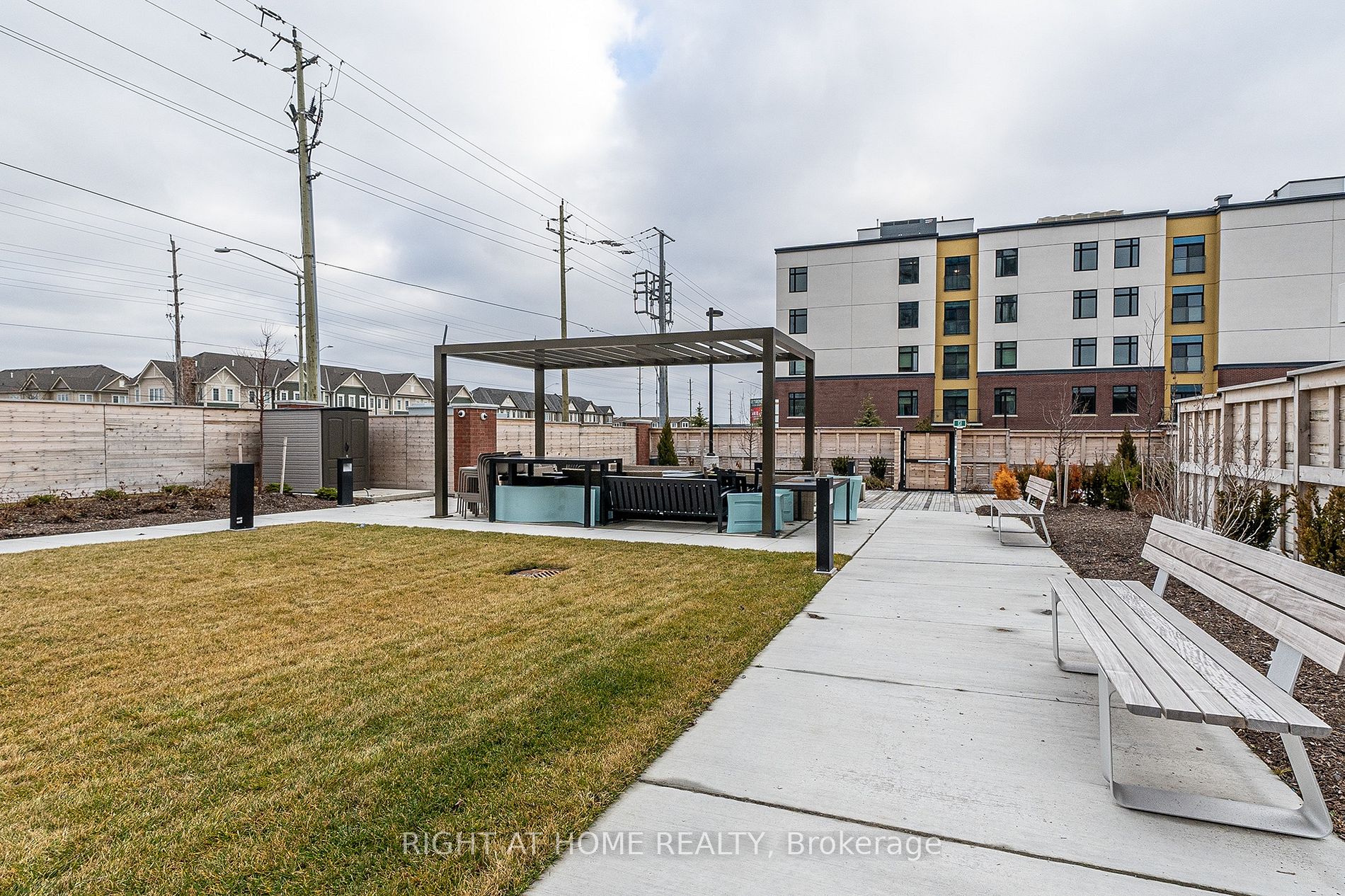 2550 N Simcoe St 2015