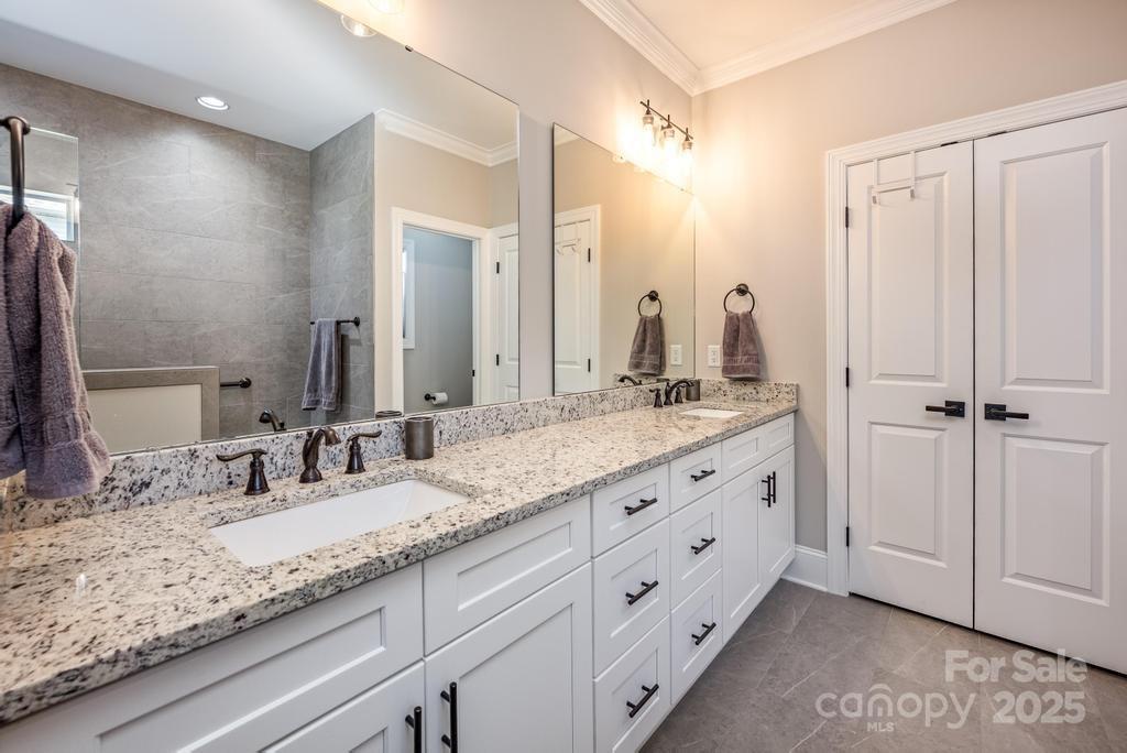 4594 N Wynswept Drive