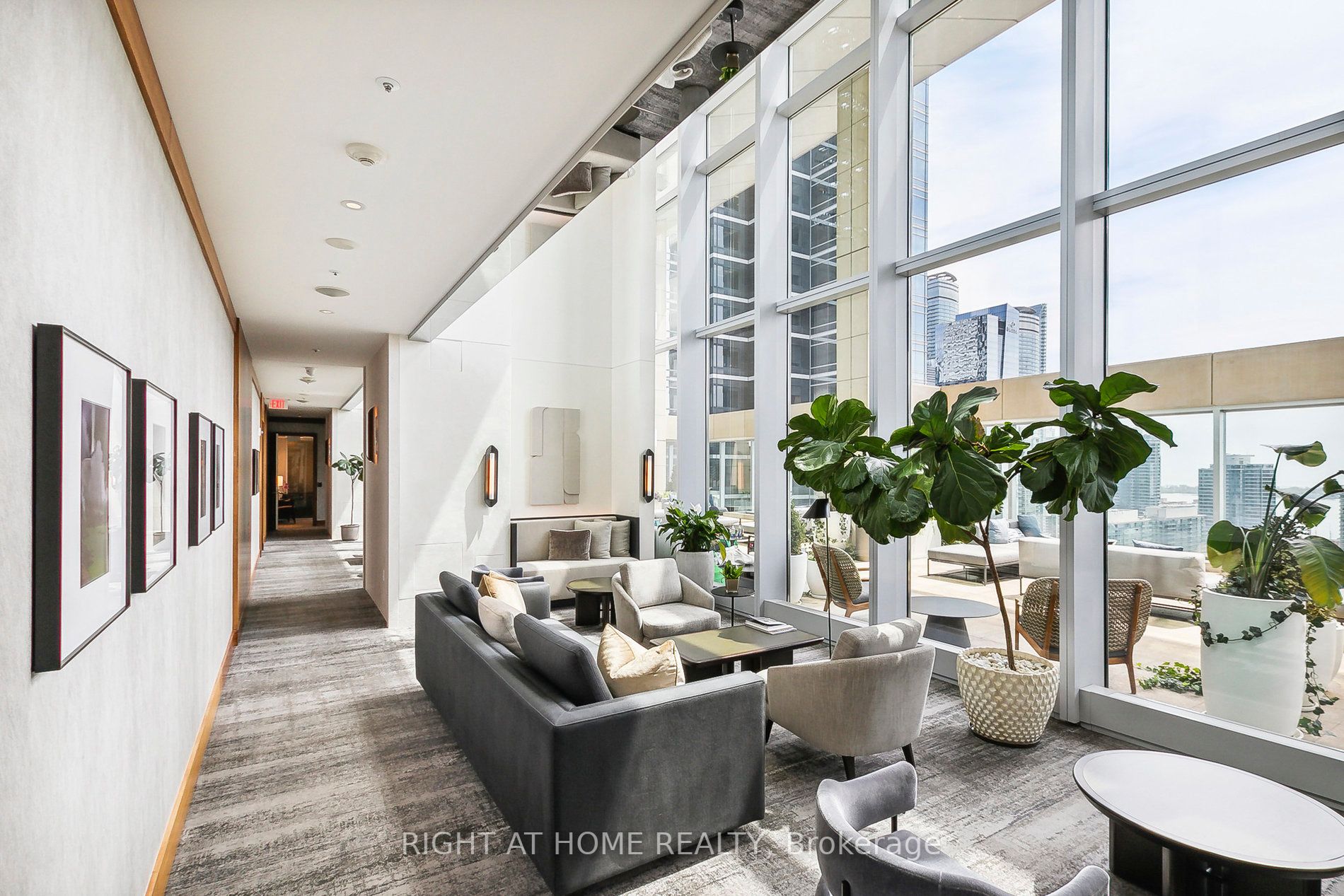 183 W Wellington St 3902