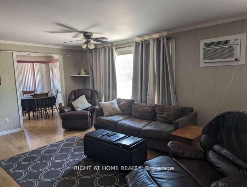 4 Lakeshore Rd