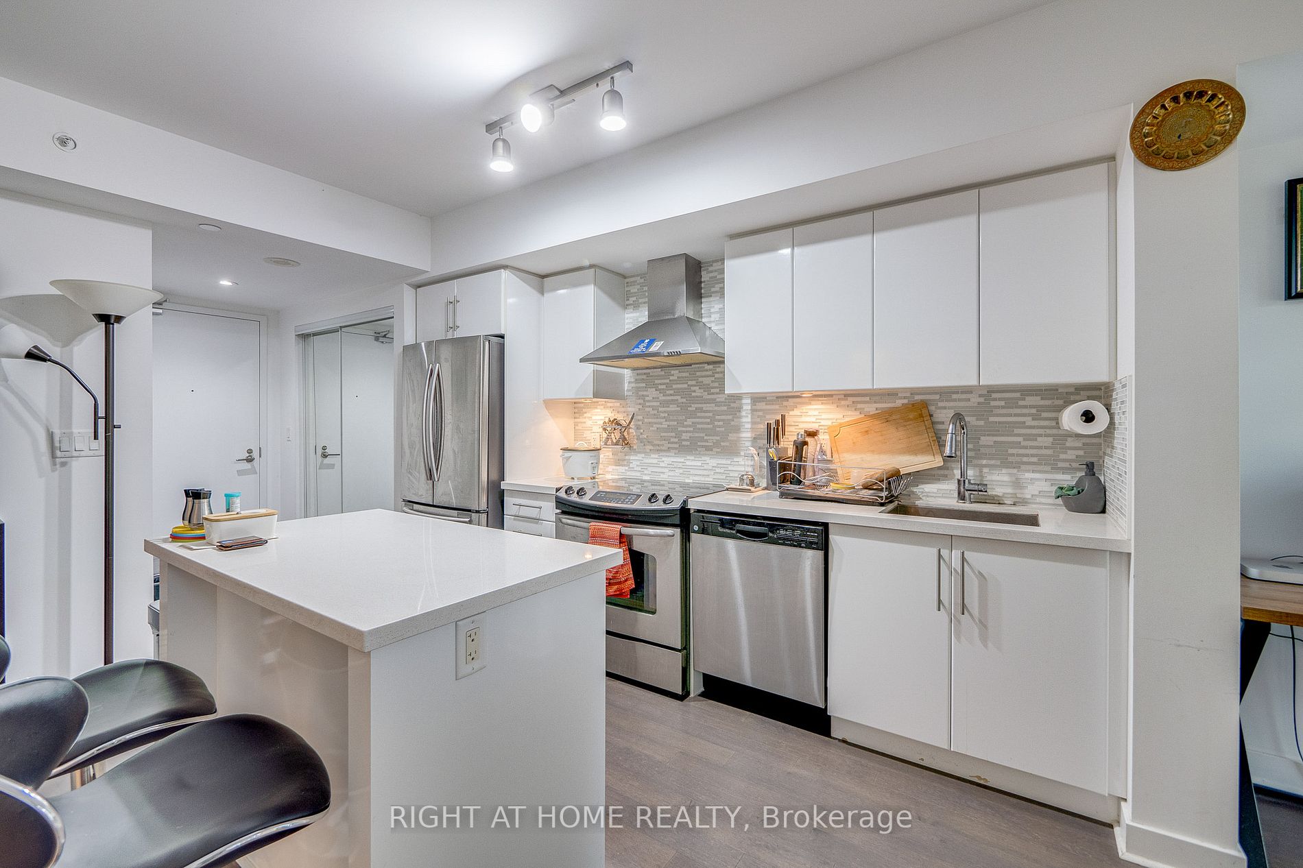 58 Orchard View Blvd 1707