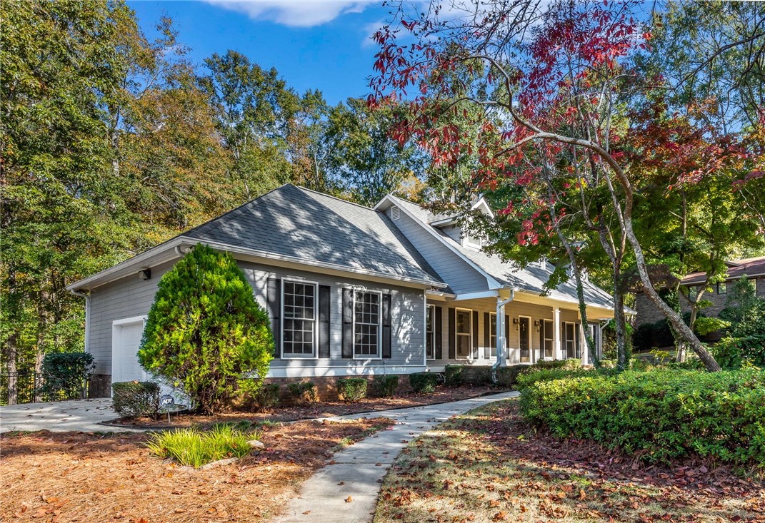 506 CAMELOT Way, OPELIKA, AL 36801